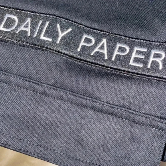Daily Paper
logo patch cargo trousers - Picture 7 of 12
